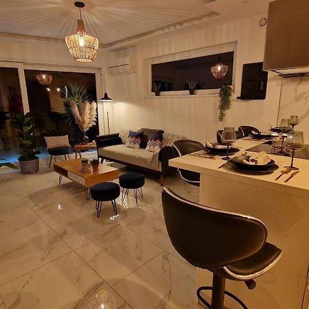 קולמר Suite Prestige Logement Neuf Avec Spa Et Ecran De Cinema En Rez De Jardin מראה חיצוני תמונה