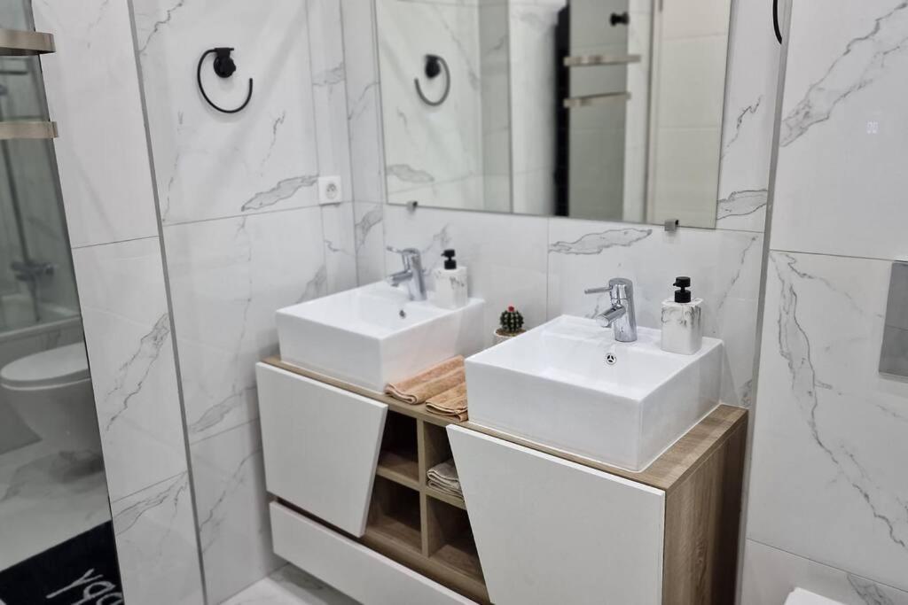 קולמר Suite Prestige Logement Neuf Avec Spa Et Ecran De Cinema En Rez De Jardin מראה חיצוני תמונה