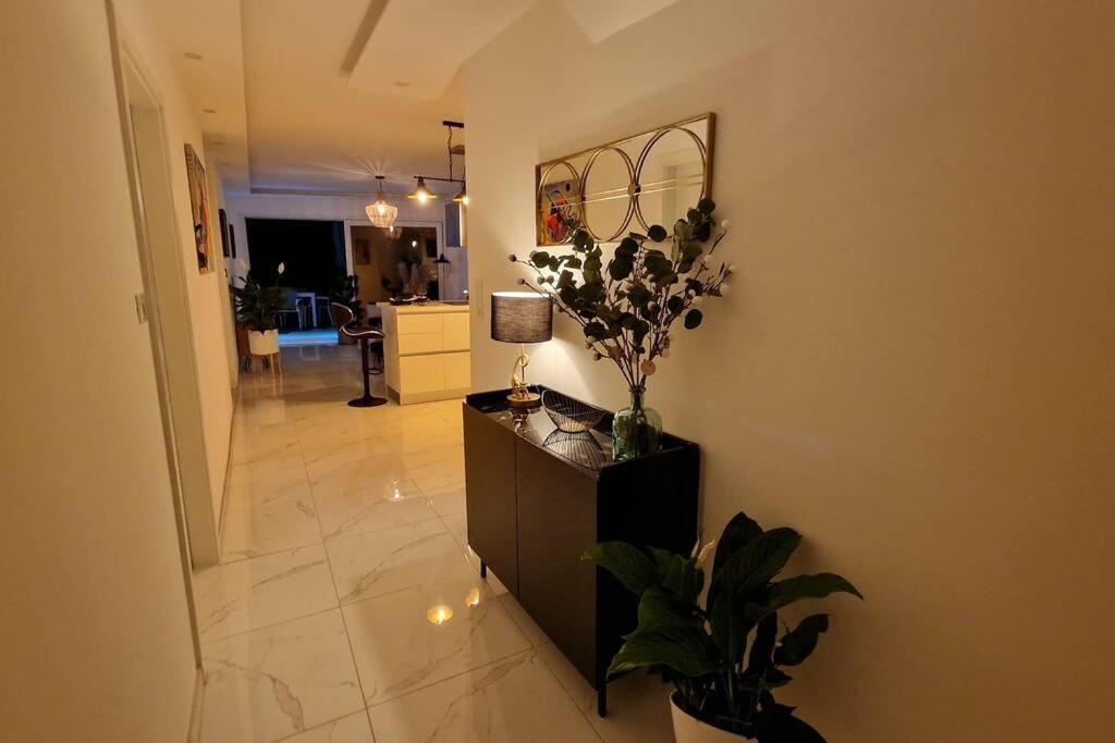 קולמר Suite Prestige Logement Neuf Avec Spa Et Ecran De Cinema En Rez De Jardin מראה חיצוני תמונה