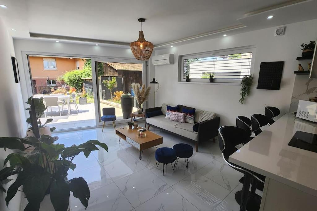 קולמר Suite Prestige Logement Neuf Avec Spa Et Ecran De Cinema En Rez De Jardin מראה חיצוני תמונה