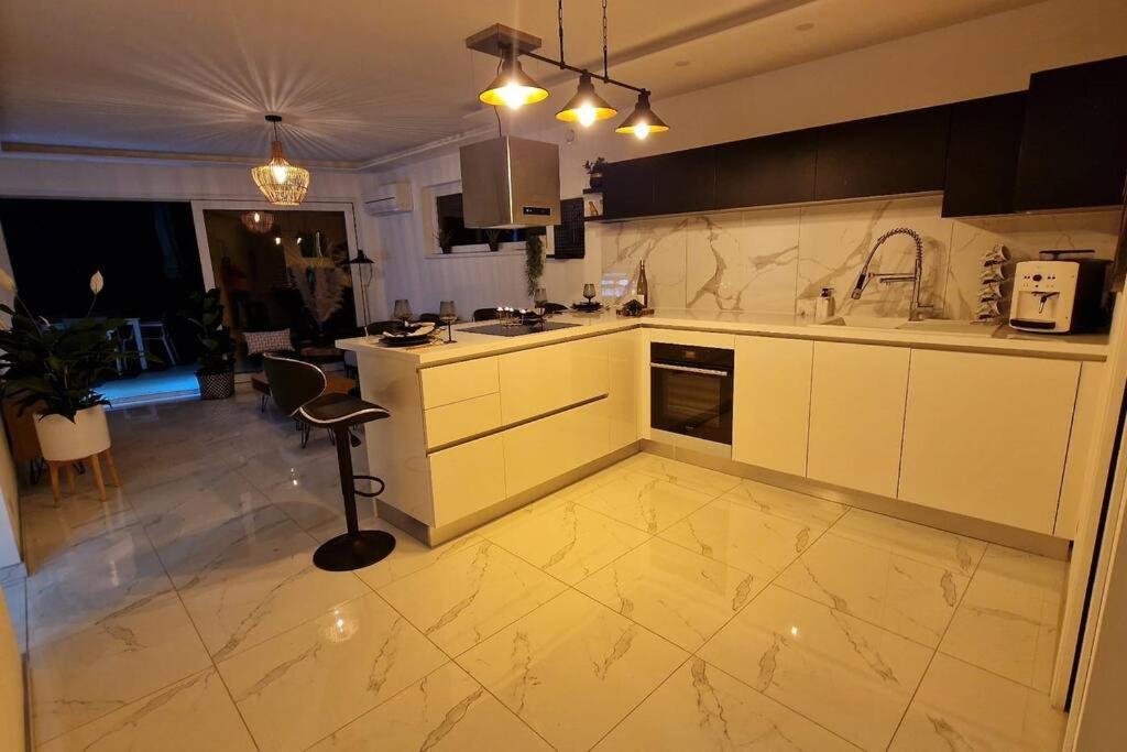 קולמר Suite Prestige Logement Neuf Avec Spa Et Ecran De Cinema En Rez De Jardin מראה חיצוני תמונה